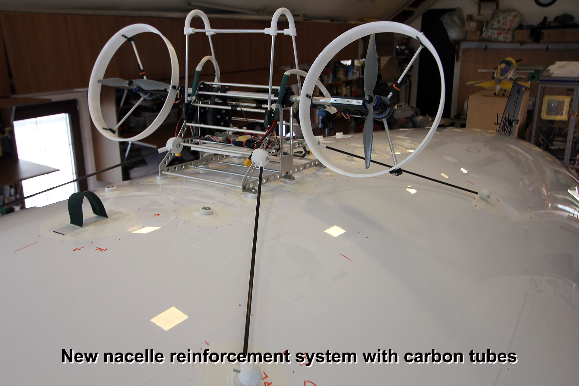 New-nacelle-reinforcement-system-with-carbon-tubes-for-a-5-m-outdoor-RC-Blimp